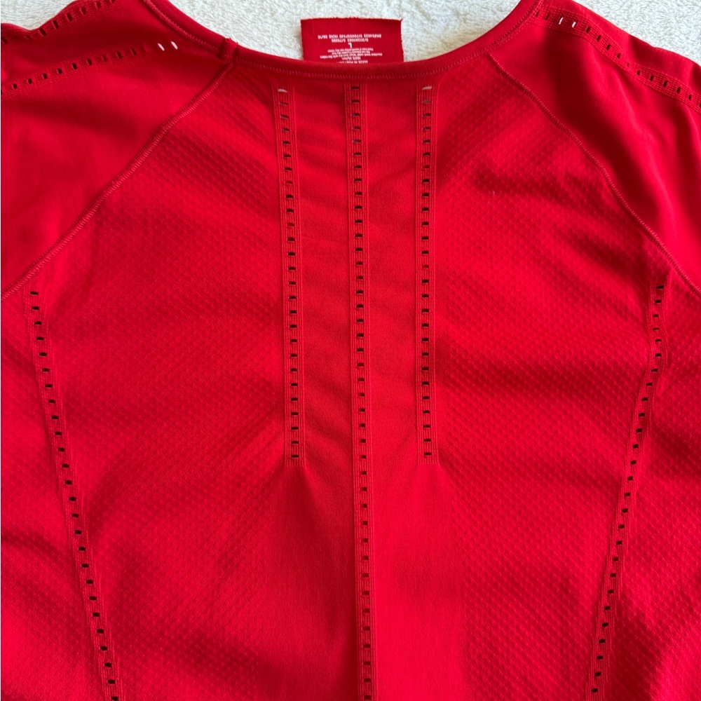 Athleta Red Athleisure Size L Long Sleeve Perforated Detail Lightweight Top - Picture 12 of 16